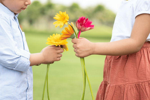 children exchanging flowers